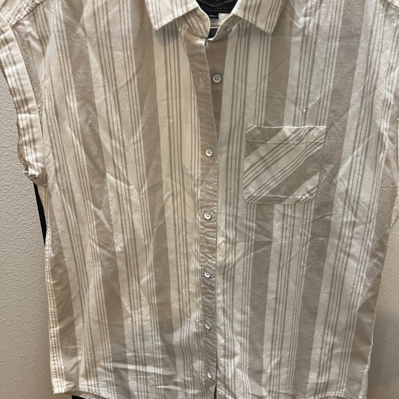 Threadgrit Button down top Tan & Cream stripe Size Small - Picture 6 of 7